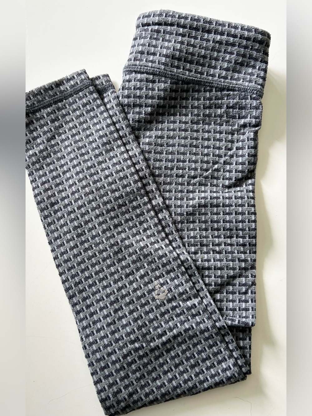 IVIVVA by LULULEMON girls size 4 leggings - Picture 2 of 5